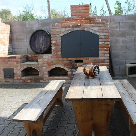 Apartamento Vinařství Bičian Vrbovec Exterior foto