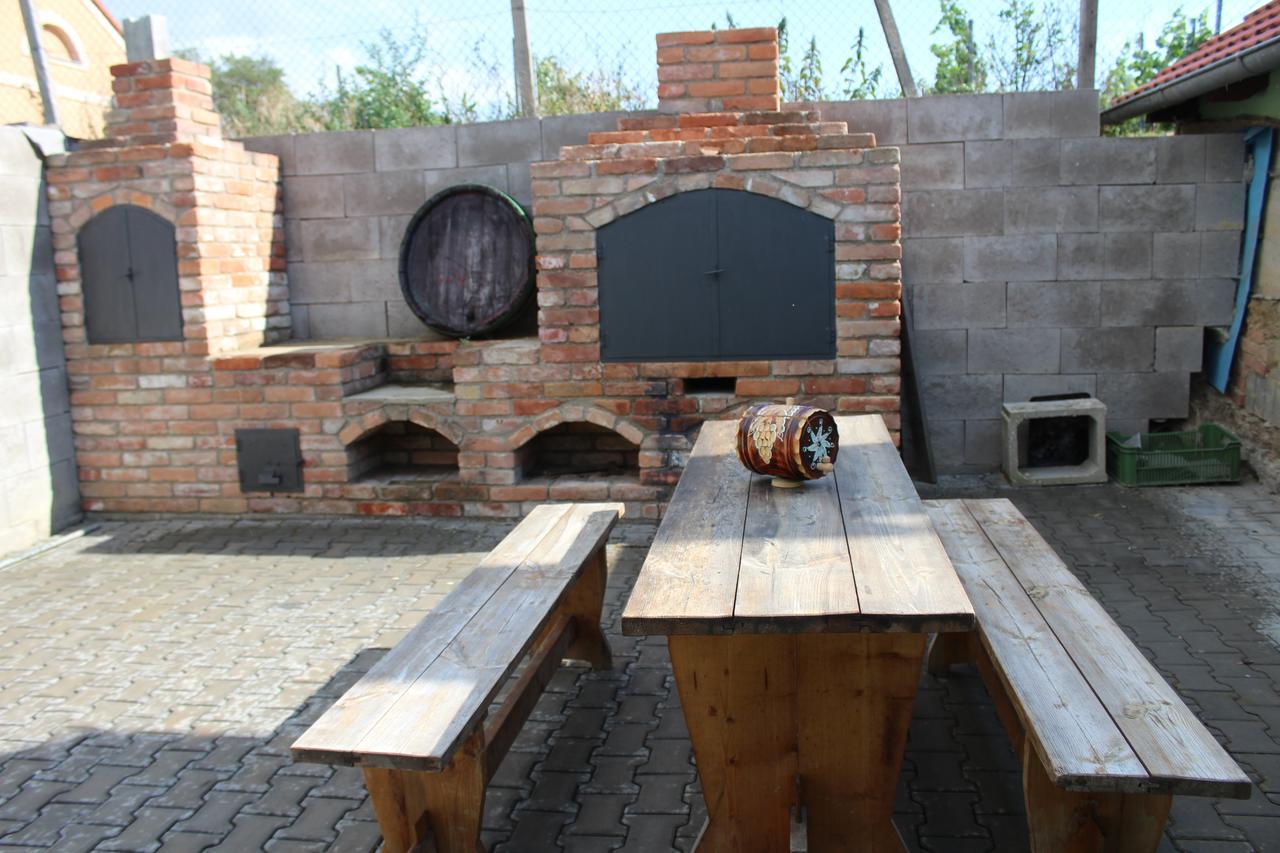 Apartamento Vinařství Bičian Vrbovec Exterior foto